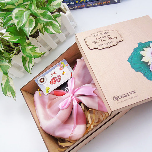 Món quà tặng mẹ ý nghĩa -  khăn choàng cổ