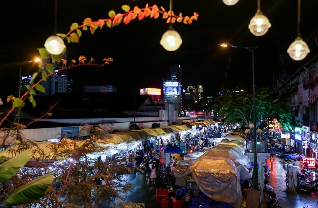 Chợ đêm Bến Thành là Top 8 Chợ đêm nổi tiếng nhất ở TP. Hồ Chí Minh