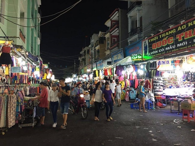 Chợ đêm Hạnh Thông Tây là Top 8 Chợ đêm nổi tiếng nhất ở TP. Hồ Chí Minh