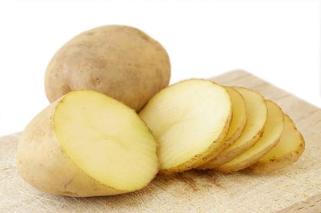 Cách làm trắng da chân tay bằng khoai tây