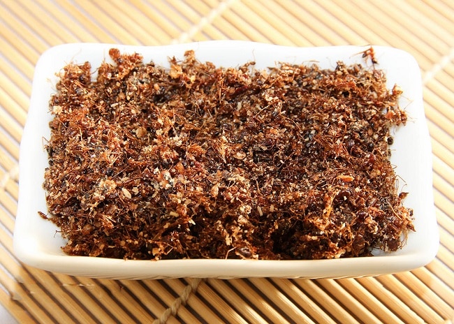 Khám phá ngay Top 10 đặc sản ẩm thực Gia Lai: Muối kiến vàng