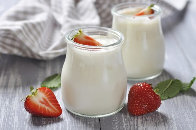 Cách trị mụn ẩn hiệu quả tại nhà với sữa chua không đường