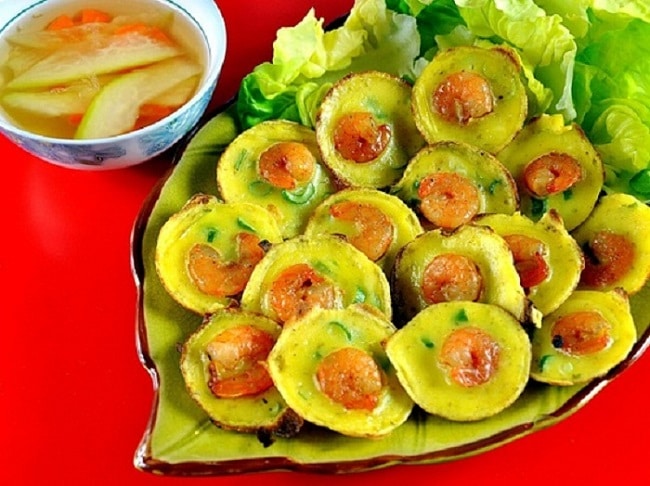 Bánh căn là Top 10 đặc sản Bình Thuận hấp dẫn khó quên mà bạn không thể bỏ qua