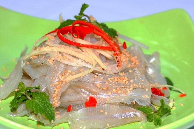 Gỏi cá mai là Top 10 đặc sản Bình Thuận hấp dẫn khó quên mà bạn không thể bỏ qua