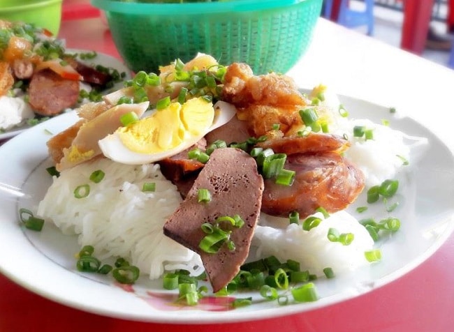 Lòng heo bánh hỏi Phú Long là Top 10 đặc sản Bình Thuận hấp dẫn khó quên mà bạn không thể bỏ qua