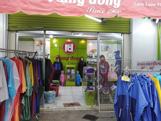 Cửa hàng áo mưa Rạng Đông