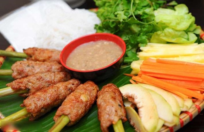 chả lụi Hai chị em là Top 10 địa điểm ăn vặt ngon nhất quận 7, TP. Hồ Chí Minh