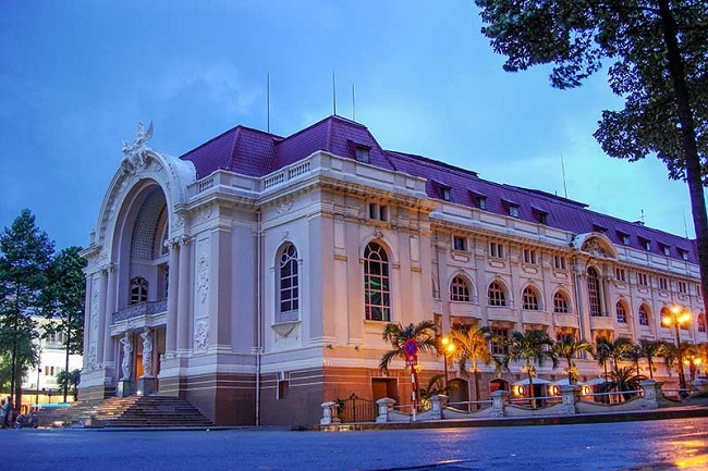 Nhà hát lớn Sài Gòn là Top 10 địa điểm chơi Tết hấp dẫn nhất tại TP. Hồ Chí Minh