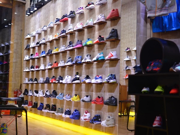 top 10 shop giay sneaker dep va chat luong nhat tai tphcm 04