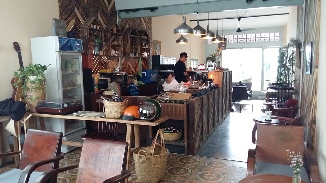 Không gian tại tiệm Cafe Saigon Retro