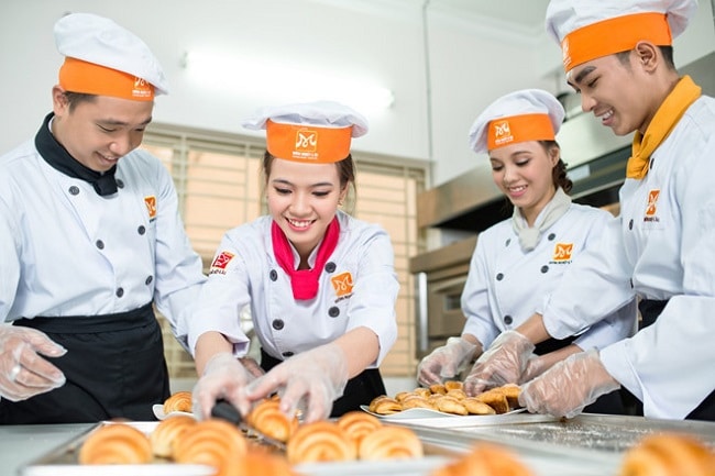 Trường hướng nghiệp Á Âu là Top 5 địa chỉ học làm bánh uy tín và chất lượng nhất tại TPHCM