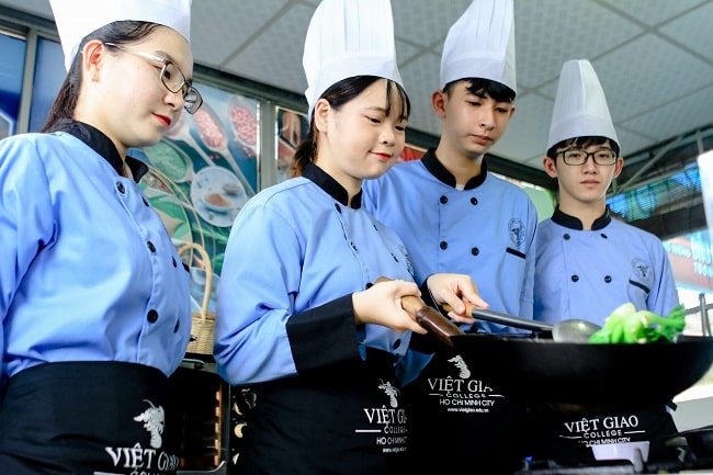 Học nấu ăn tại trường Việt Giao